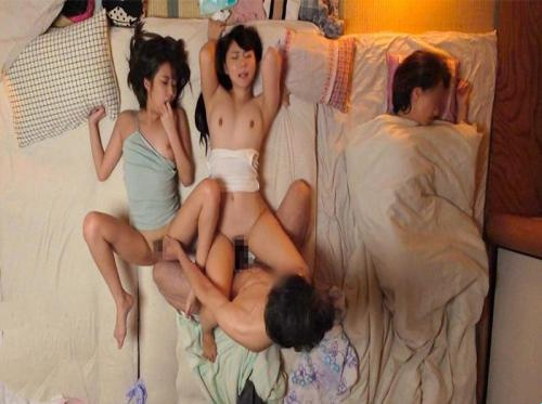 diam-diam mencintai adik iparnya