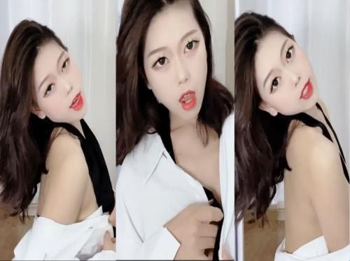 Idol livestream memamerkan barang-barangnya, menari, memperlihatkan barang-barang terbangnya