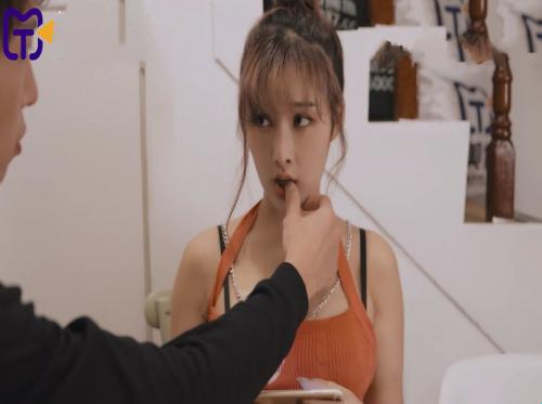 Kencan pertama dengan seorang gadis yang saya temui secara online dan berakhir di sebuah motel