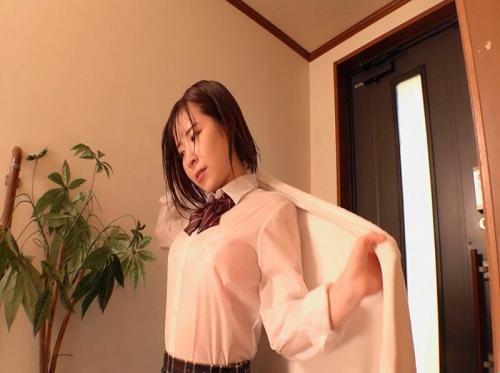 Ayah tiri memperkosa putri istrinya ketika dia pulang sekolah