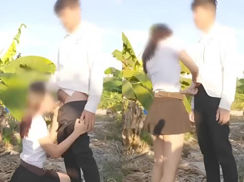 Bersemangatlah dan pergi ke kebun pisang untuk bermain darah di depan umum
