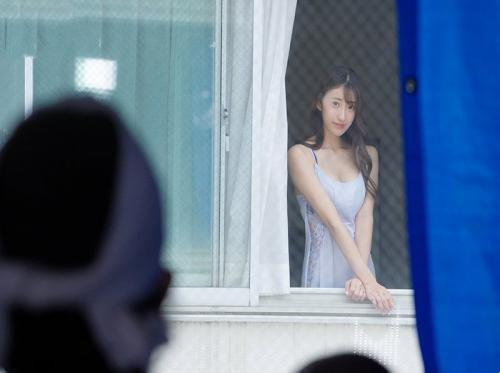 Istri yang penuh nafsu dan tetangga yang sudah lama mengokang