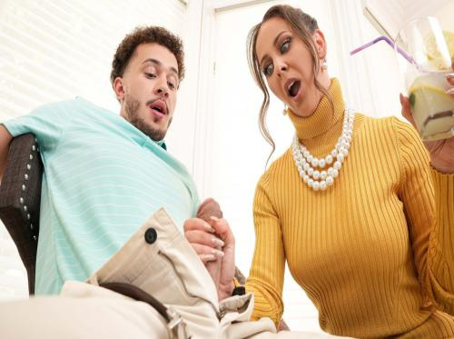 Gadis tetangga itu kecanduan mengisap ayam